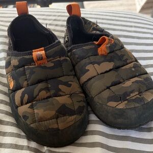 The North Face Kids Camo Quilted Slip-On Slippers with Orange Pull Tabs